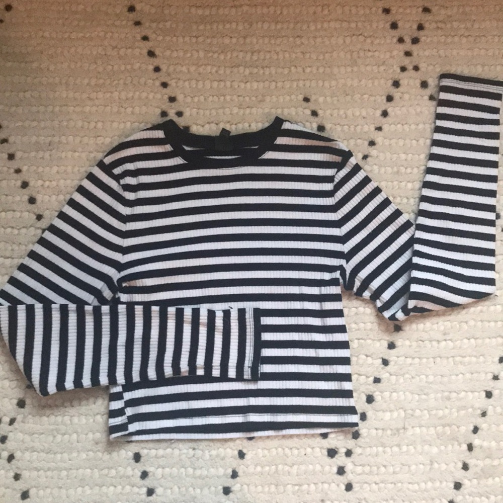 black & white stripe long sleeve crop top